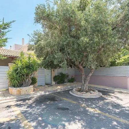 Renovated 4 Bdrm House W/garden Near The Sea *