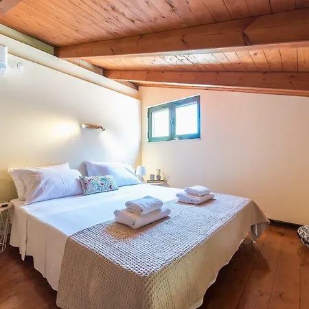 Renovated 4 Bdrm House W/garden Near The Sea *