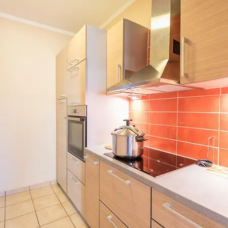 Renovated 4 Bdrm House W/garden Near The Sea Feriehus *