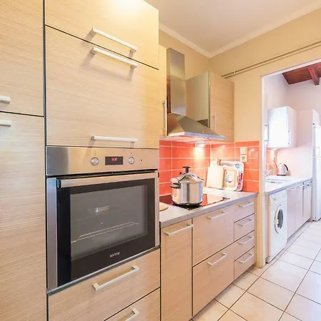 Feriehus Renovated 4 Bdrm House W/garden Near The Sea *