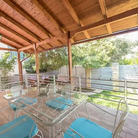 Feriehus Renovated 4 Bdrm House W/garden Near The Sea