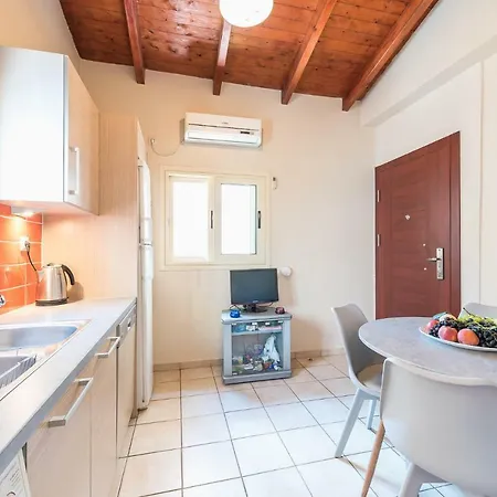 Renovated 4 Bdrm House W/garden Near The Sea Feriehus *